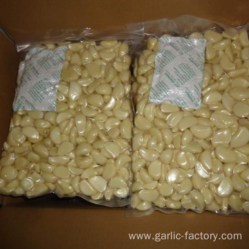 Peeled Garlic In 1kg Vacuum Bag.